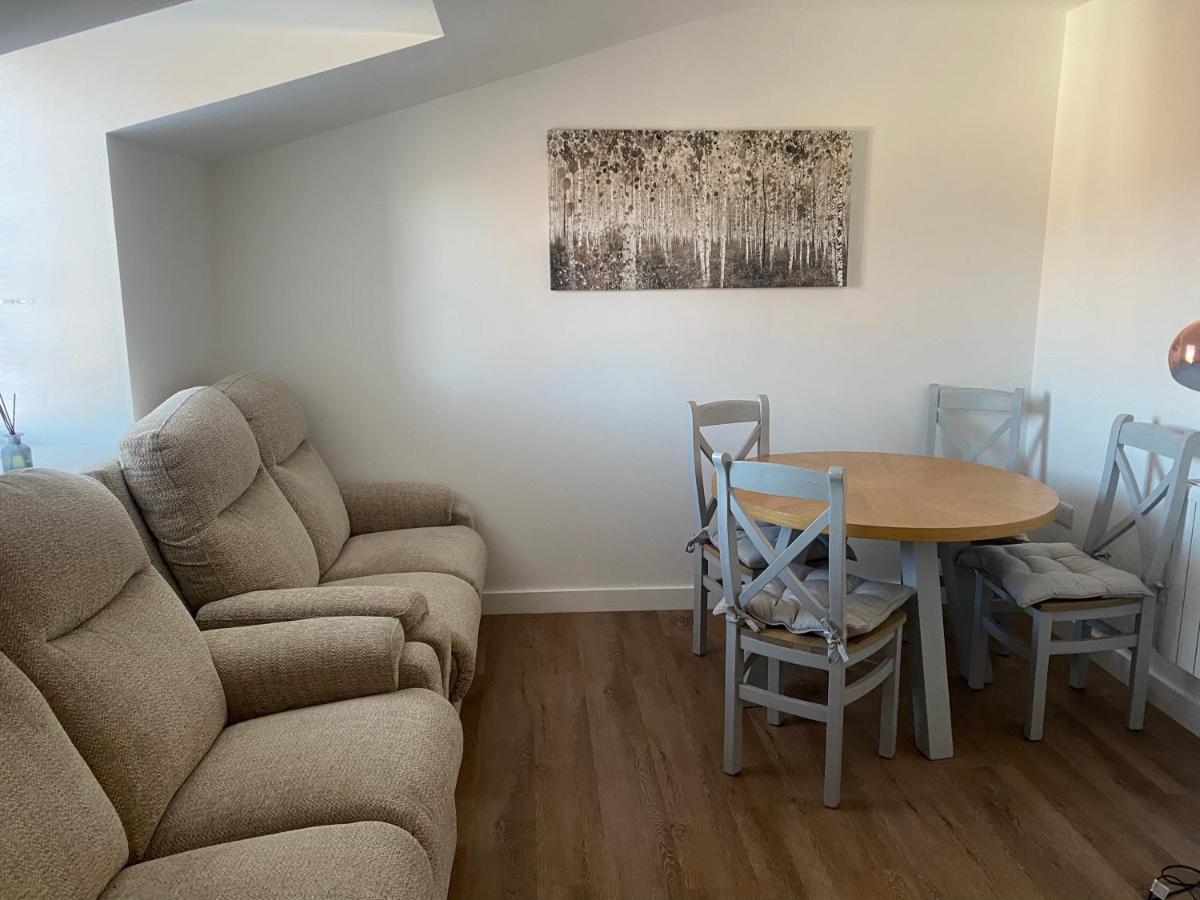 2 Bedroom Central Apartment Leek Esterno foto